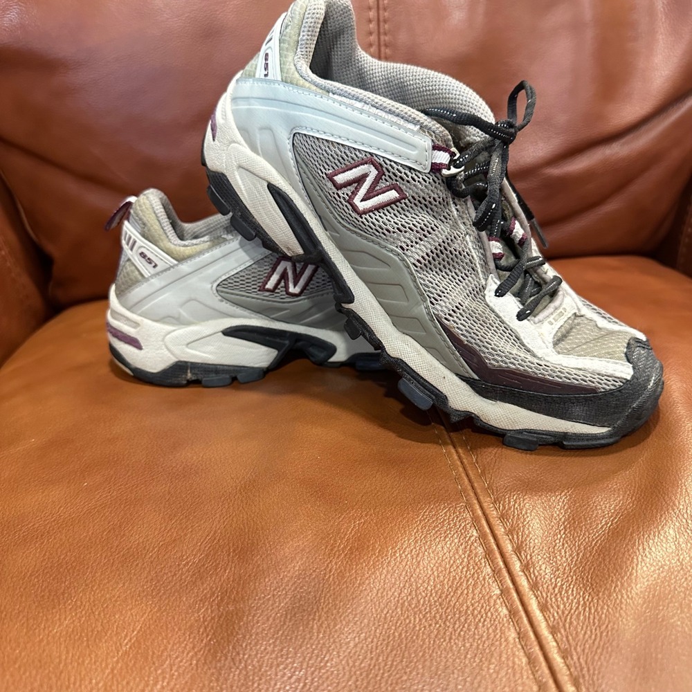 New Balance 851 Trail Running Shoe Women Gray Burgundy All Terrain Retro Y2K 7